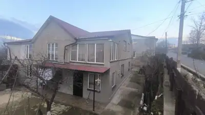 Vânzare, casă, 180 m², teren 6 ari, Ungheni